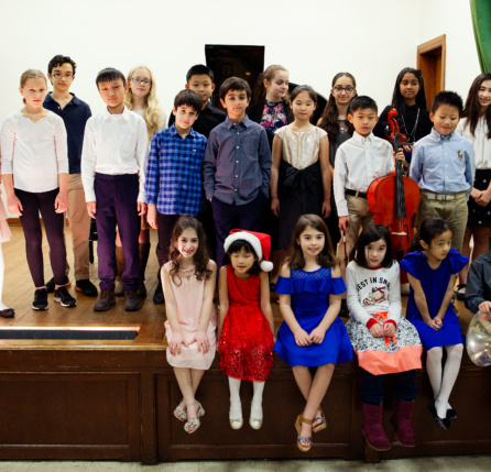 A group of children posing for a picture.